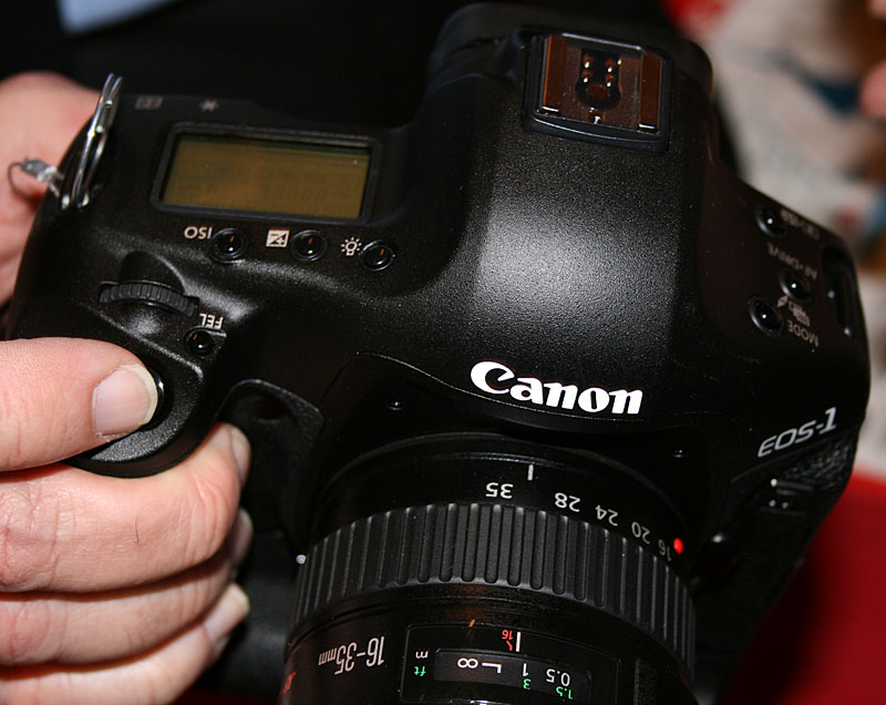 Illustration for article titled PMA 07: Canon EOS-1D Mark III Hands-On